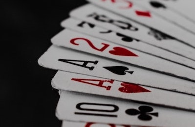 Live poker cheating warning signs